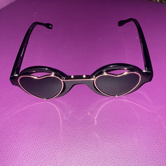 CUTE BRAND NEW Heart-Shaped Sunglasses - Picture 5 of 5